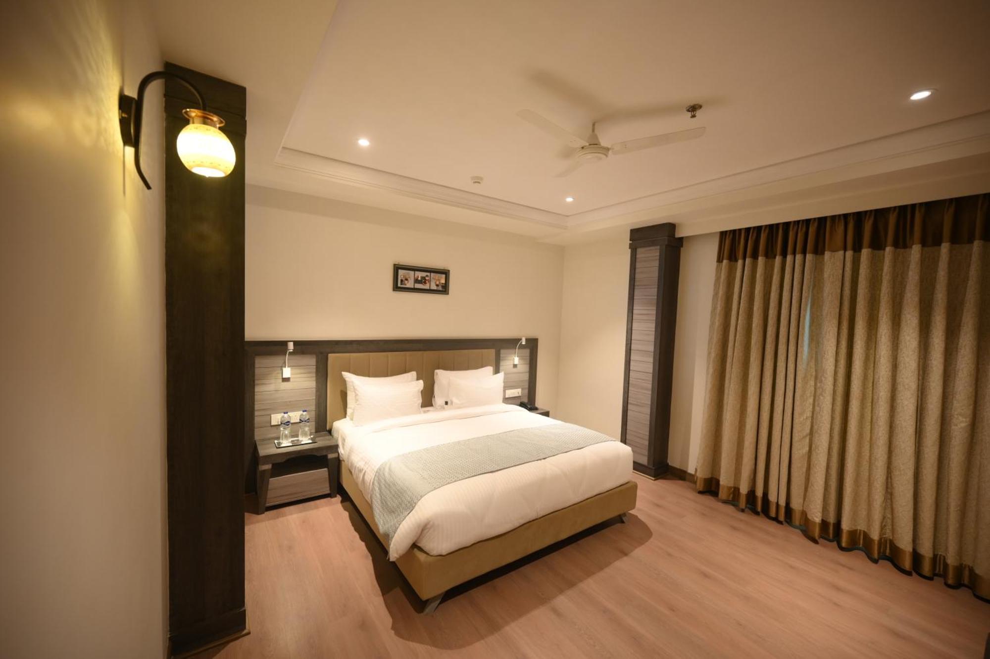 The Mudra Hotel バラナシ エクステリア 写真